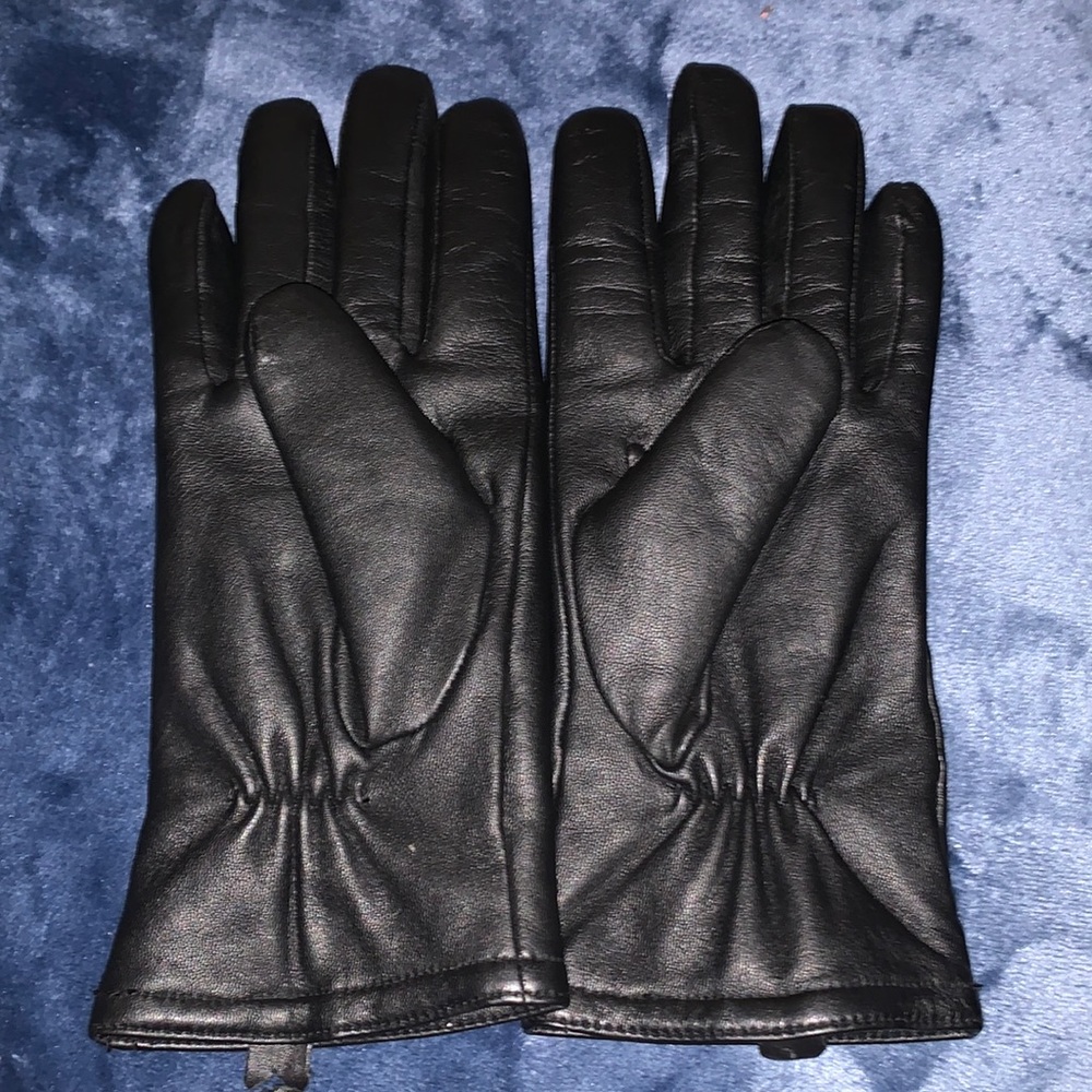 Leather gloves